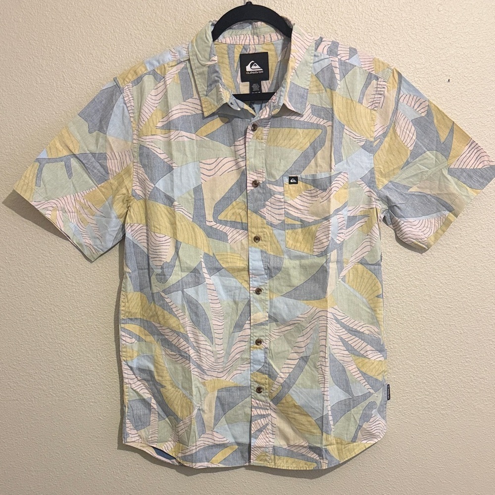 Quiksilver Men's Apero Organic Button Down Shirt Vintage Looking Hawaiian Vacay